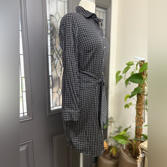 UNTUCKit Mikael Long Sleeve Shirt Dress in a Black White Geometric Dot Pattern - Picture 6 of 11